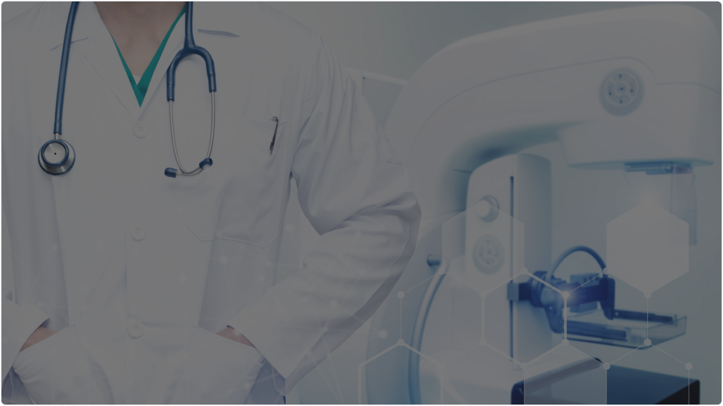 白衣を着た医師と医療用装置